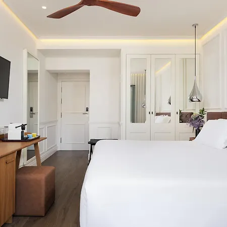 Hotel H10 Universitat (adults Only)