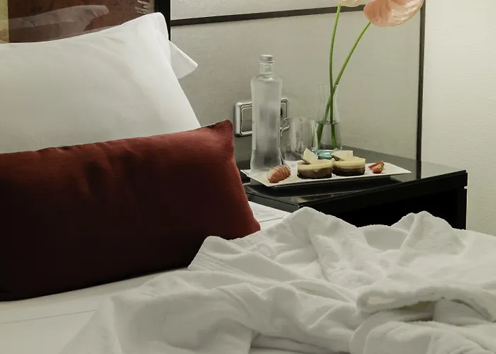 H10 Universitat (adults Only) 4*