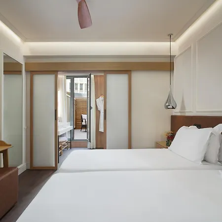 Hotel H10 Universitat (adults Only)