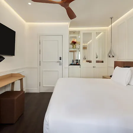 Hotel H10 Universitat (adults Only)