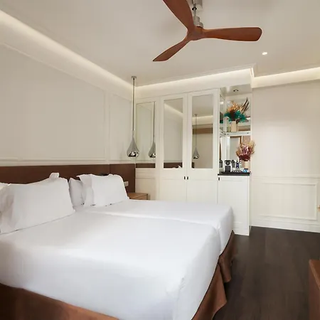 H10 Universitat (adults Only) 4* ברצלונה