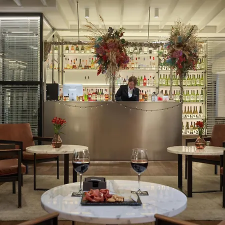 מלון H10 Universitat (adults Only) 4*