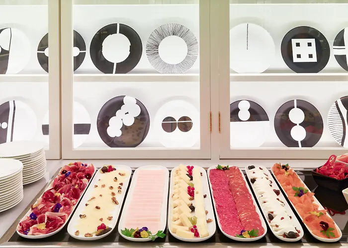 فندق إتش 10 أونيفيرسيتات