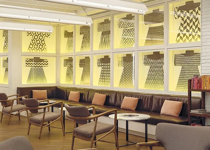 إتش 10 أونيفيرسيتات فندق 4*