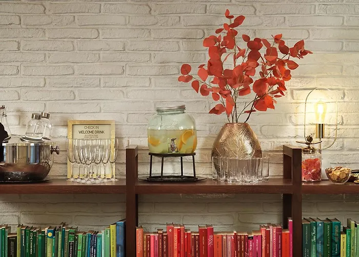 فندق إتش 10 أونيفيرسيتات