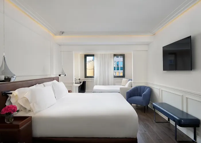 إتش 10 أونيفيرسيتات فندق