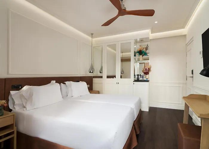 إتش 10 أونيفيرسيتات 4* برشلونة