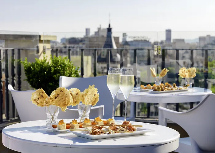 إتش 10 أونيفيرسيتات فندق 4*