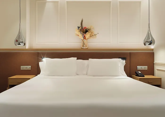 إتش 10 أونيفيرسيتات فندق