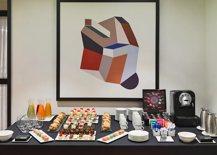 فندق إتش 10 أونيفيرسيتات 4*