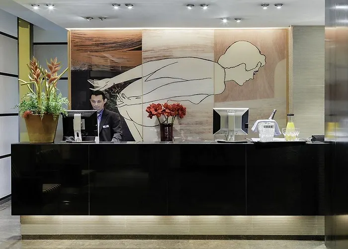 إتش 10 أونيفيرسيتات فندق برشلونة