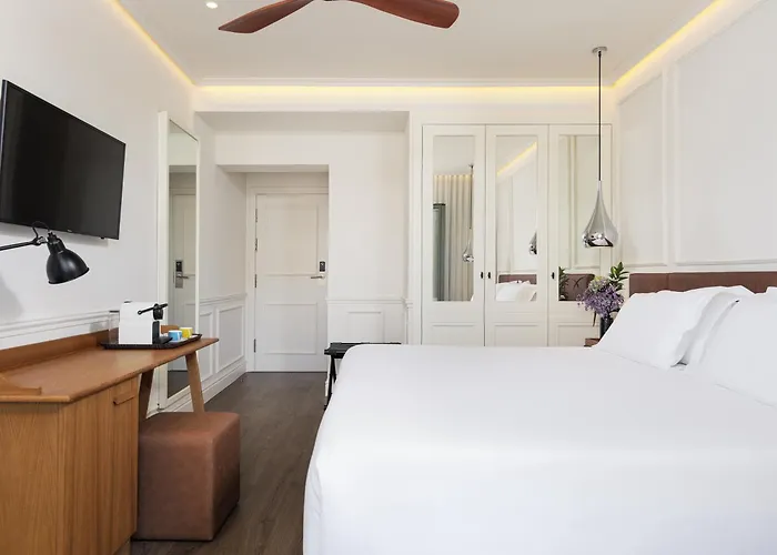 Hotel H10 Universitat (adults Only)