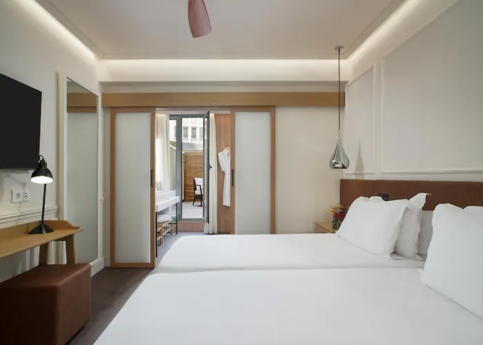 Hotel H10 Universitat (adults Only)