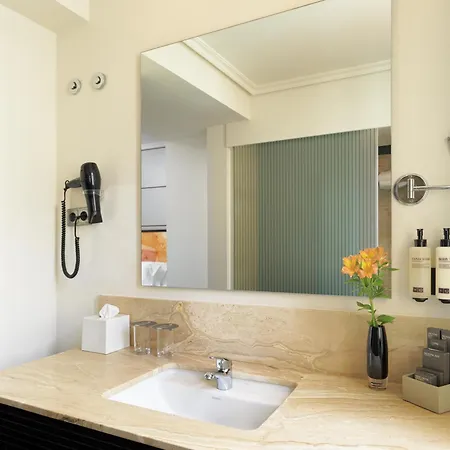 Hotel H10 Universitat 4*